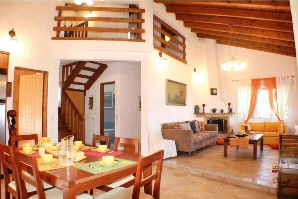 Platanos Estate * Akráta
